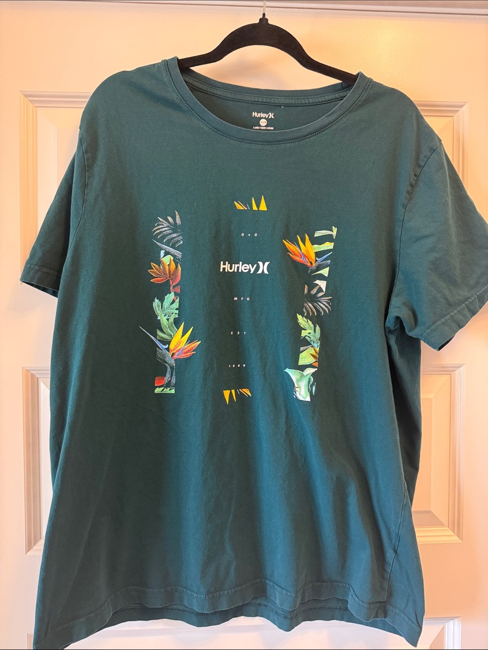 Hurley graphic tee XL